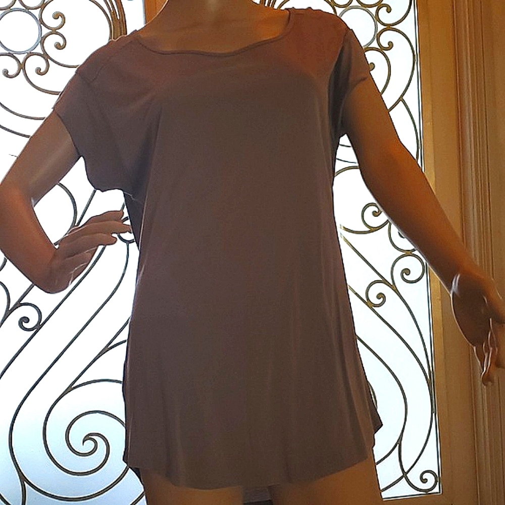 Italian designer 100% Slk top Size 4